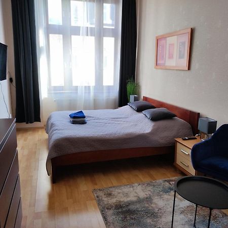 Large And Cozy Apartment In The Center Of Karlsbad Buitenkant foto