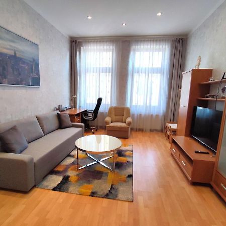 Large And Cozy Apartment In The Center Of Karlsbad Buitenkant foto