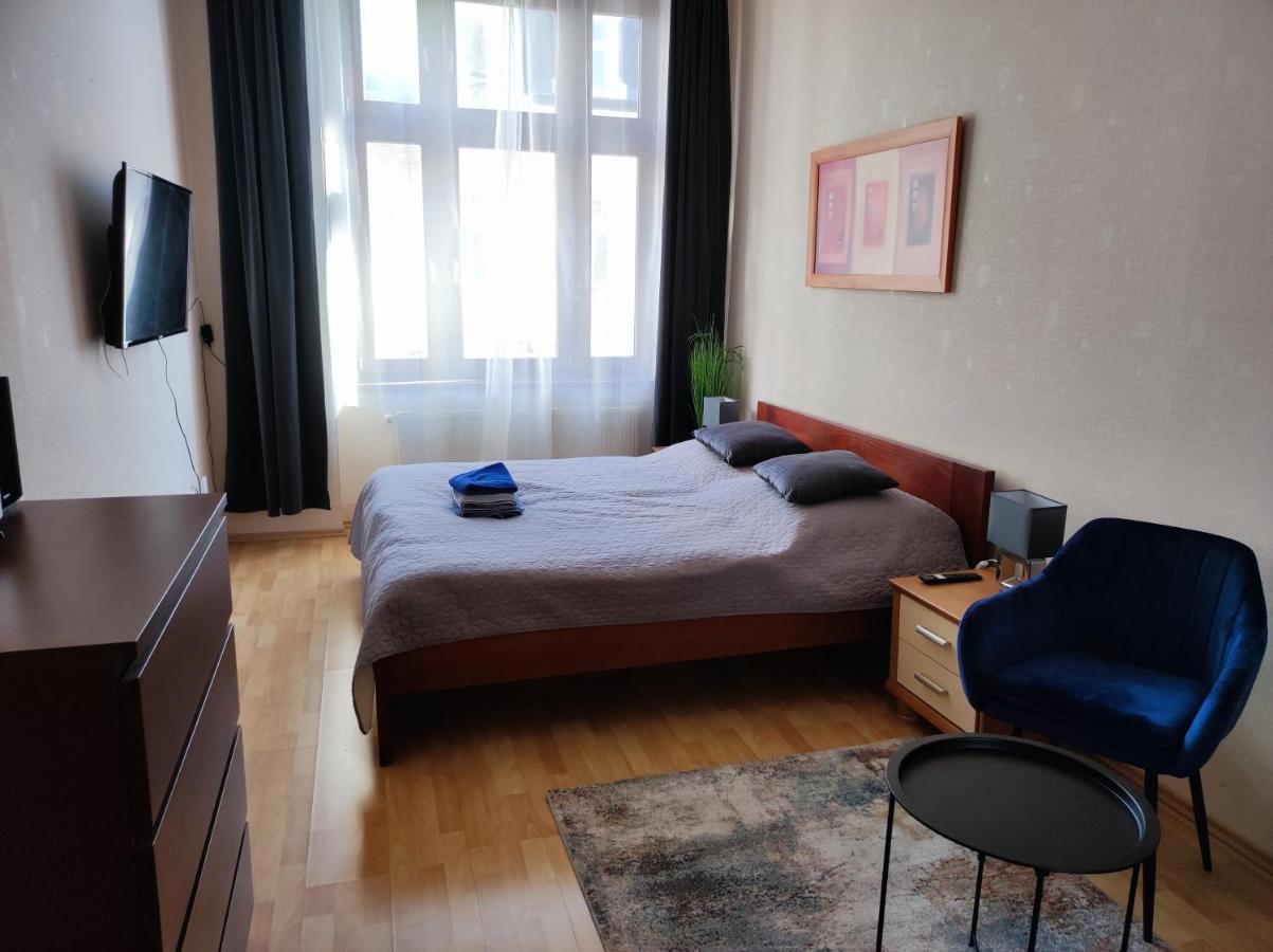 Large And Cozy Apartment In The Center Of Karlsbad Buitenkant foto